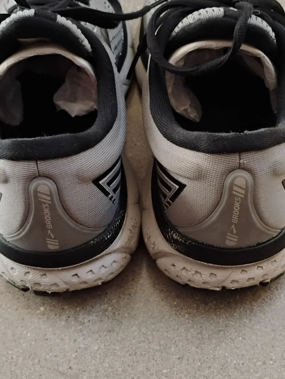 Brooks Ghost Men's Running Shoes - Gray & Black